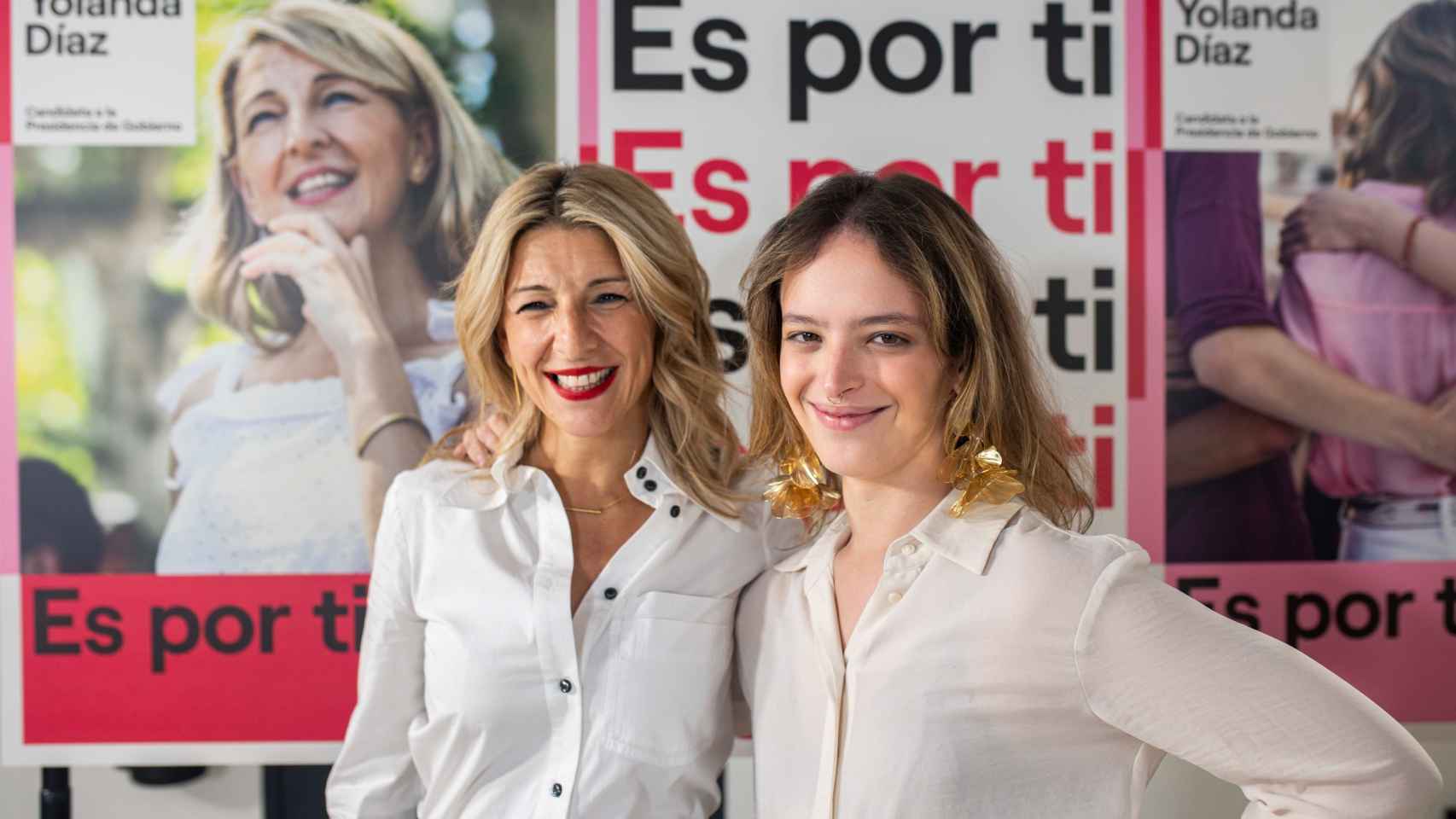 La nueva portavoz de feminismo de Sumar,  Elizabeth Duval, junto a Yolanda Díaz.
