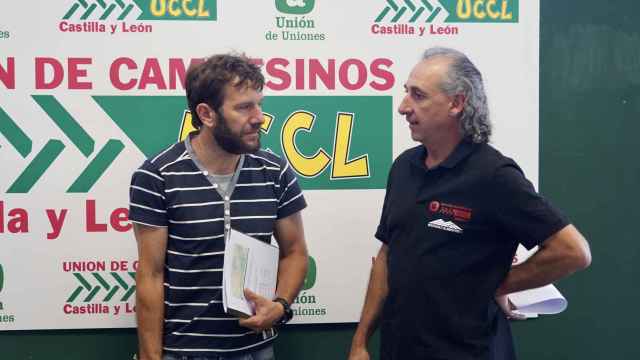 El coordinador autonómico de UCCL, José Manuel González Palacín, y el presidente en Segovia, César Acebes, durante la rueda de prensa para anunciar la movilización, este martes.