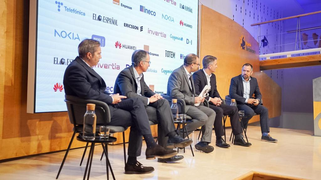 Imagen de la mesa redonda '5G en 2023: el encendido del Stand Alone (SA)' celebrada en el IV Observatorio 5G organizado por EL ESPAÑOL-Invertia