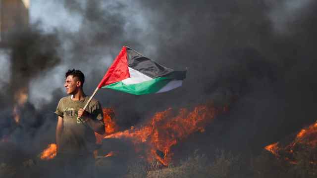 Un palestino participa en una protesta contra una incursión del ejército israelí en Jenin, este lunes.