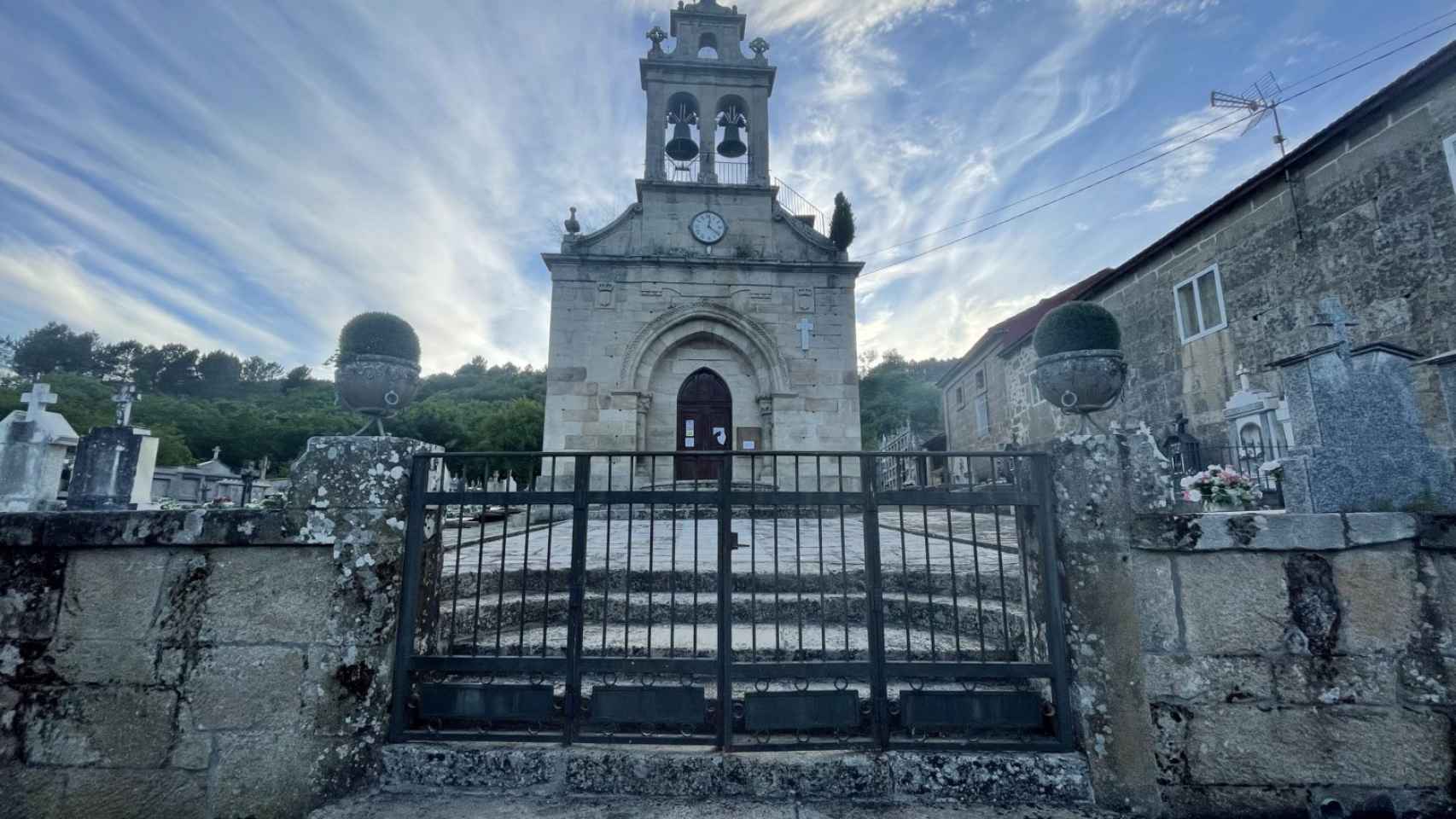 Iglesia de Santa María de Punxín (Ourense).