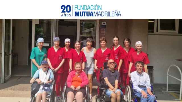 Cuatro personas con parálisis cerebral haciendo uso del servicio de acompañamiento médico de ASPACE Coruña.