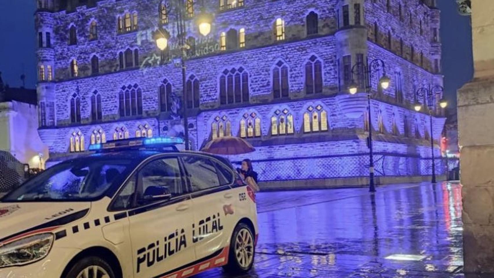 Un vehículo de la Policía Local de León