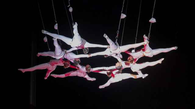 Un momento del espectáculo 'Sylphes', de la compañía Aerial Strada. Foto: Calamar