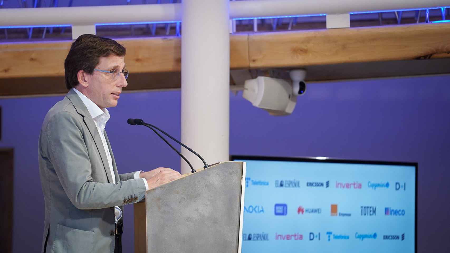 José Luis Martínez-Almeida, alcalde de Madrid, durante su intervención bajo el título 'El ‘fair share’, el debate entre operadores y tecnológicas que marcará el futuro de las redes'; en la apertura de la segunda jornada del IV Observatorio 5G 'La tecnología en la encrucijada entre el 5G y la inteligencia artificial'.