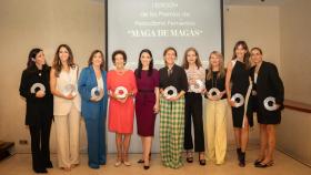 Las nueve directoras de revistas con Cruz Sánchez de Lara.