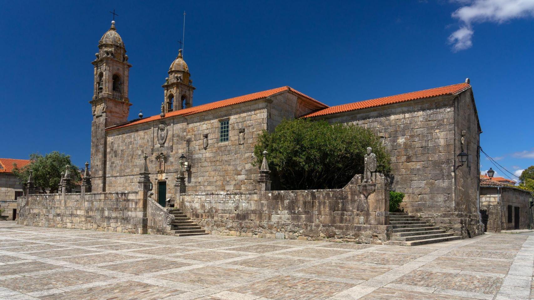 Iglesia de San Bieito en Cambados (Pontevedra), en la Plaza de Fefiñáns