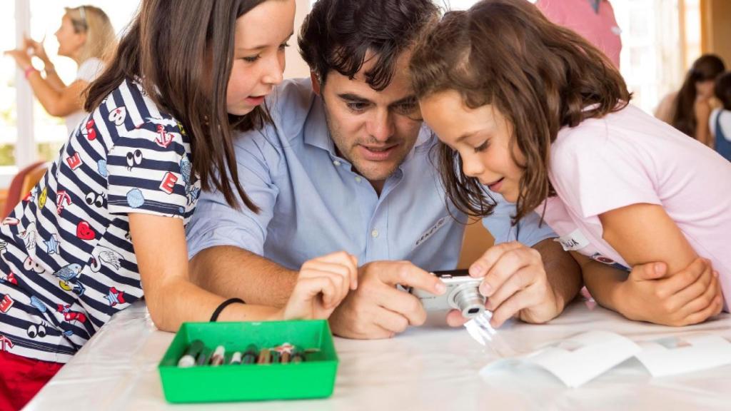 Visitas al taller para familias de la exposición.