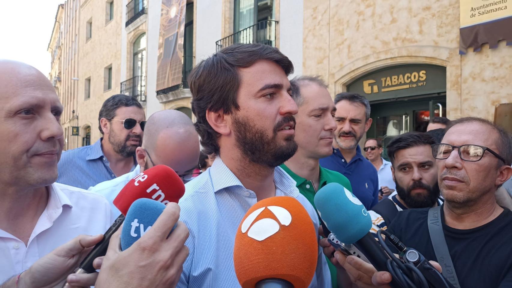 García-Gallardo habla ante los medios de comunicación en Salamanca