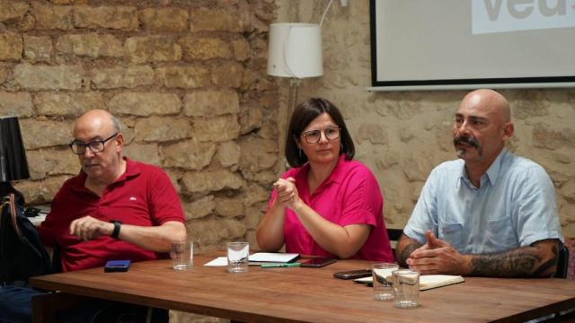 Manuel Alcaraz, Imma Orozco y Txema Guijarro en la presentación de programa de Sumar en Alicante.