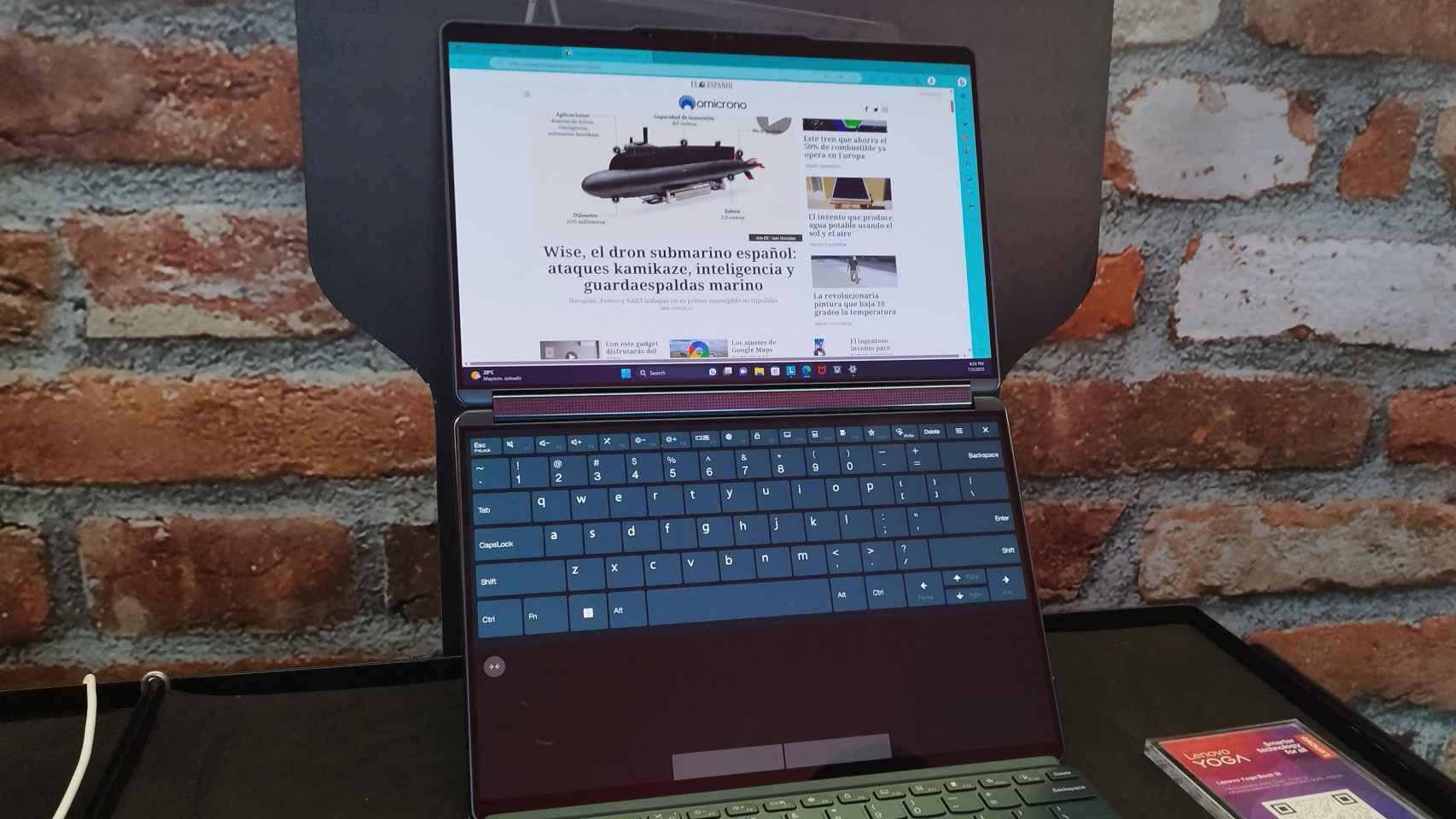 Lenovo Yoga 9i con teclado virtual en la segunda pantalla