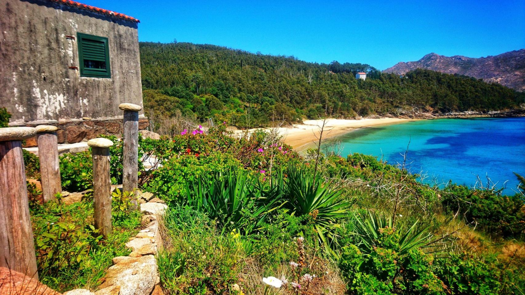 Vista de la playa de Gures, en Cee, Galicia.