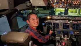 Bill, el estudiante de la Universidad de California que va a clase en avión
