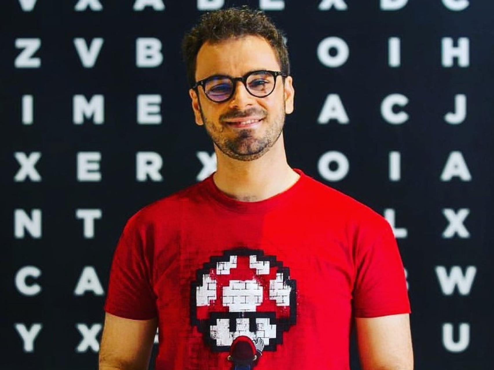 Pablo Díaz con una camiseta de Super Mario Bros.