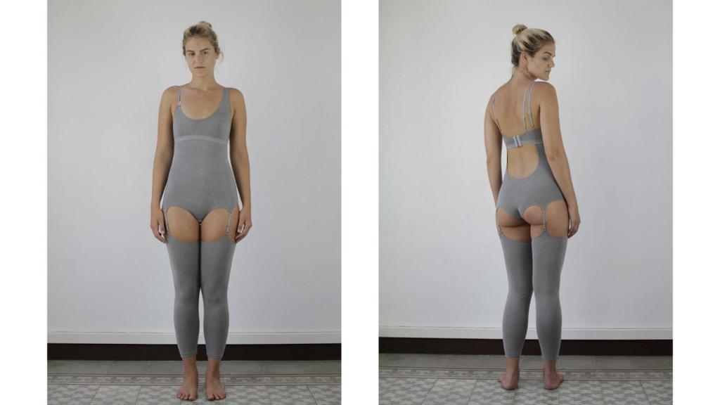 El mismo modelo en color gris.