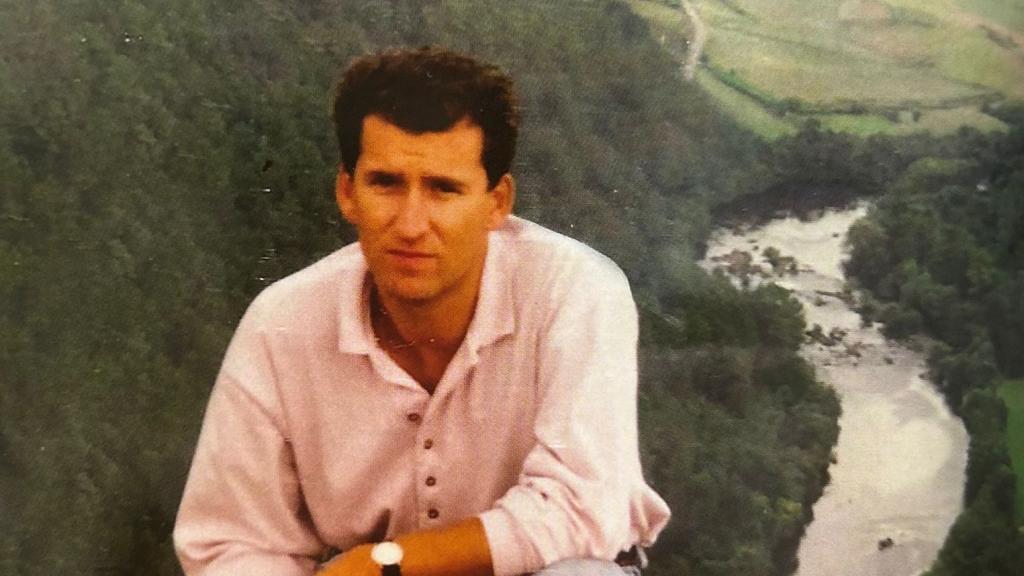 Alberto Núñez Feijóo en A Guarda, una localidad pontevedresa frontera con Portugal, a los 23 años.