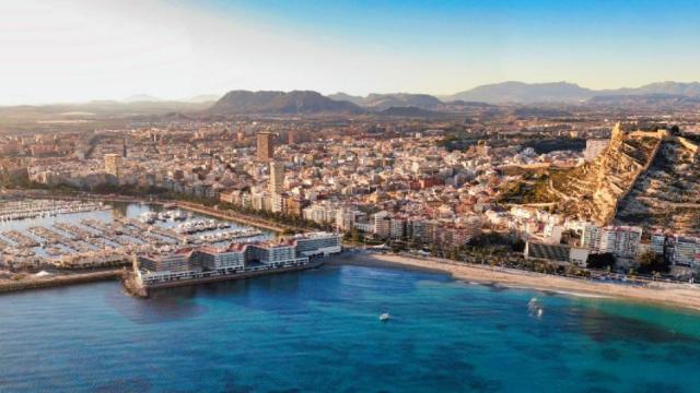 Panorámica de la ciudad de Alicante, en imagen de archivo.