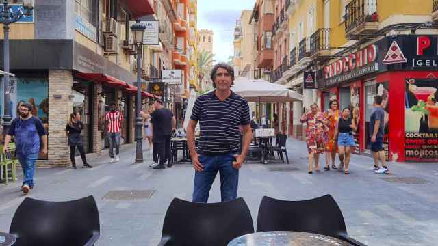 Javier Galdeano, presidente de Alroa, en la calle Castaños de Alicante esta semana.