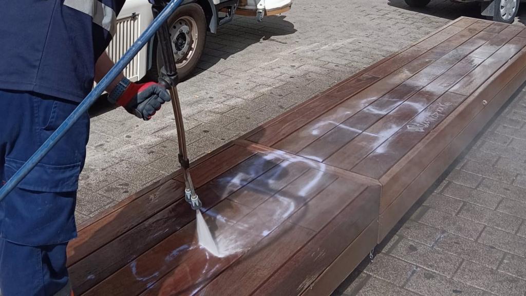 Banco pintado en Albacete. Foto: Ayuntamiento de Albacete.