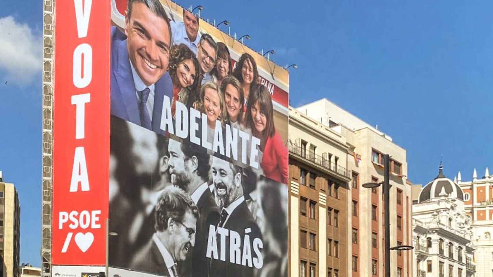 Lona del PSOE en Gran Vía.