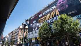 La lona desplegada en Madrid por Desokupa