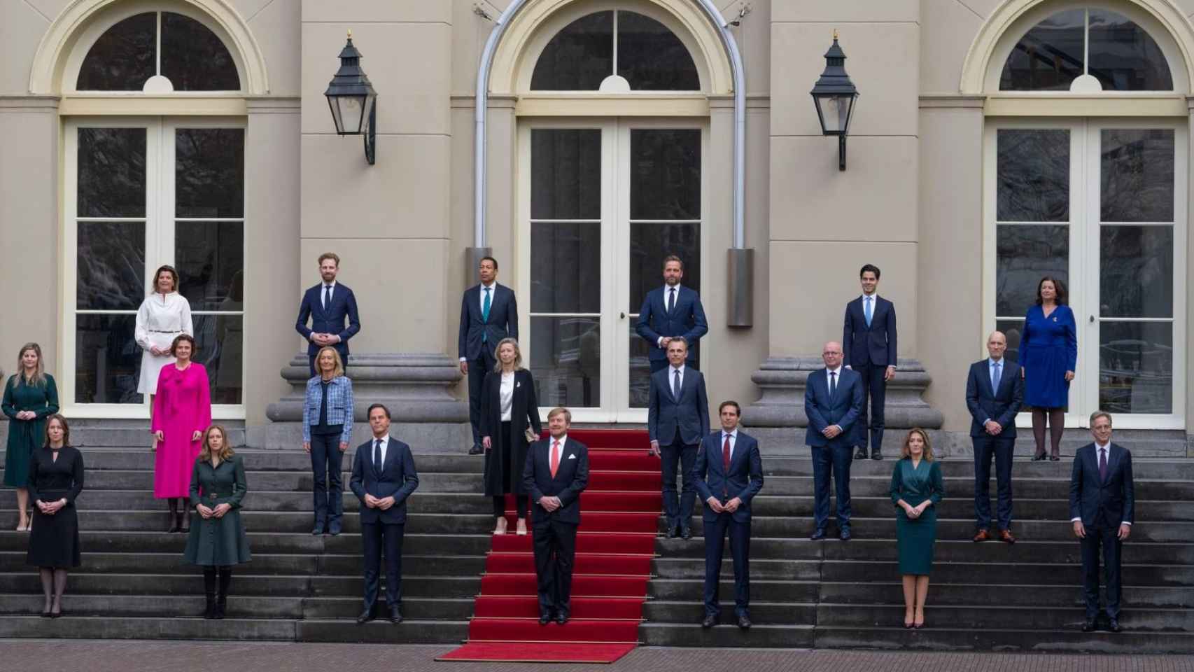 Imagen del gobierno de coalición de Países Bajos tras su formación en enero de 2022.