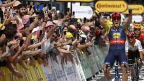 Pedersen celebra la victoria en la octava etapa del Tour de Francia.