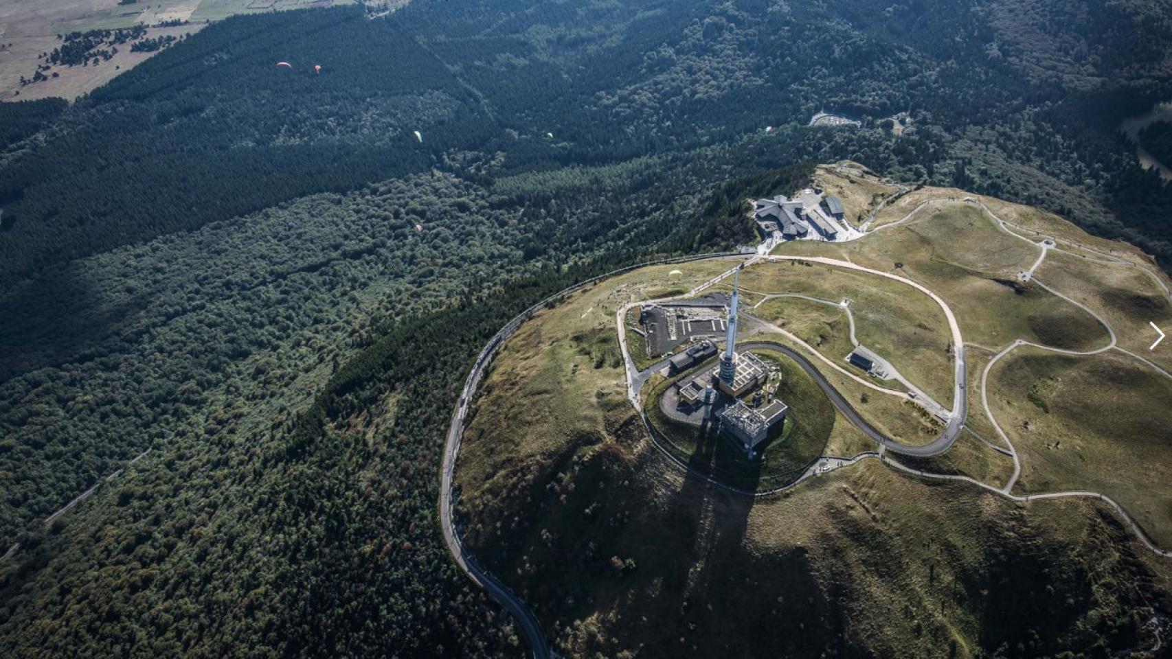 Vista aérea de la cima del Puy de Dôme.