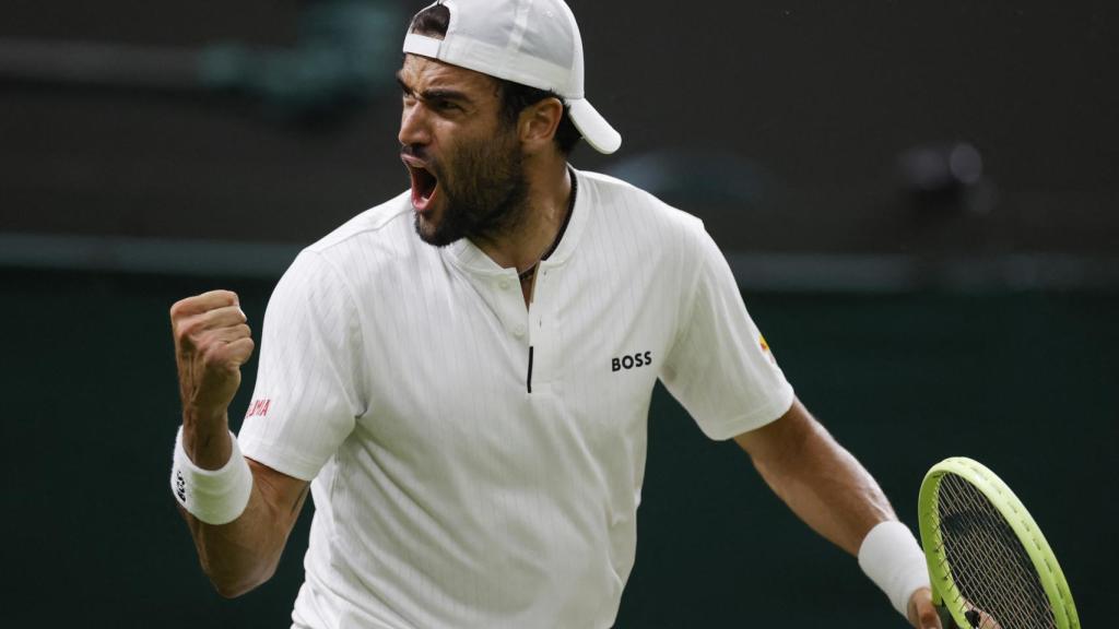 Matteo Berrettini, celebrando un punto frente a Zverev en Wimbledon.