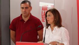 Los candidatos del PSOE al Congreso por Burgos, Álvaro Morales y Esther Peña, durante su rueda de prensa de este domingo.