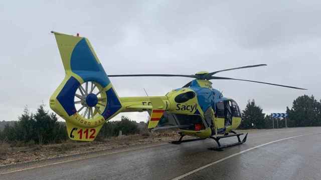 Imagen de un helicóptero medicalizado de Sacyl.