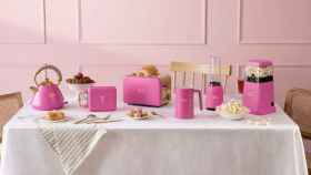 La nueva colección Barbie que pinta tu cocina de rosa con estos pequeños electrodomésticos