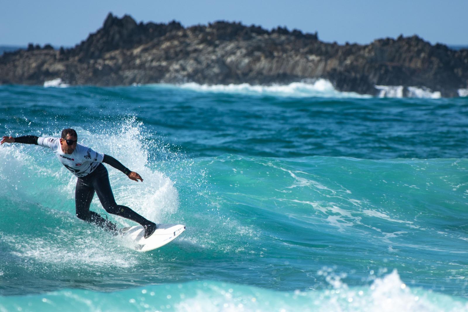 El surfista gallego Daniel Souto (Federación Galega de Surf).