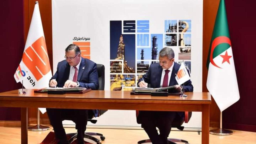 Firma de un acuerdo entre Sonatrach y TotalEnergies.