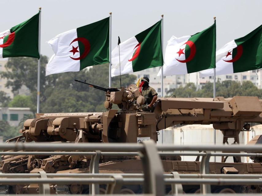 Ejercicio militar celebrado en Argelia.
