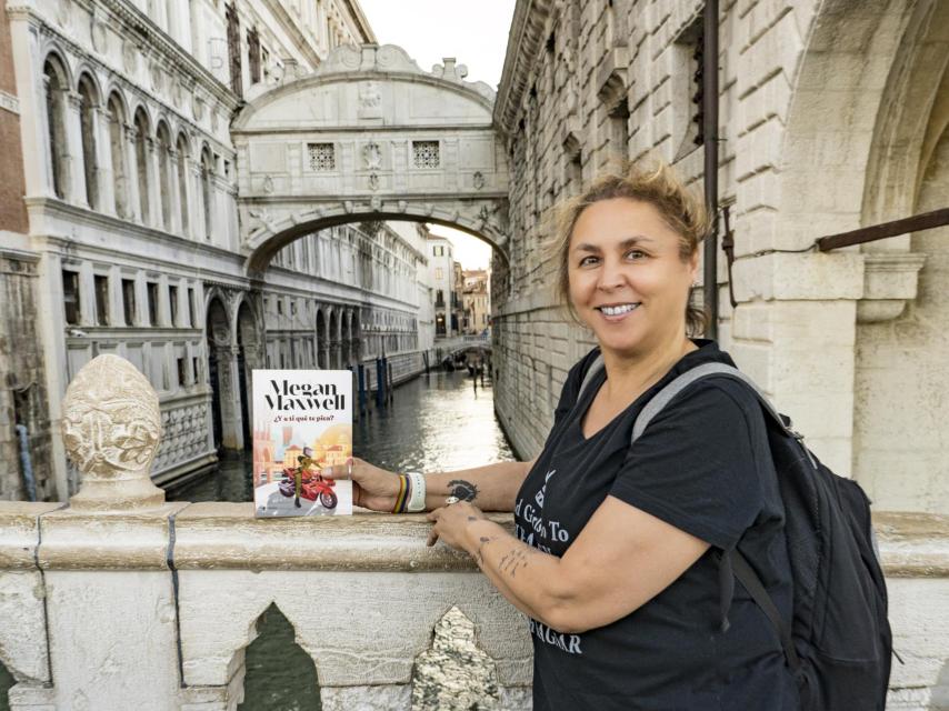 Megan Maxwell en Venecia con su nuevo libro ¿Y a ti qué te pica?