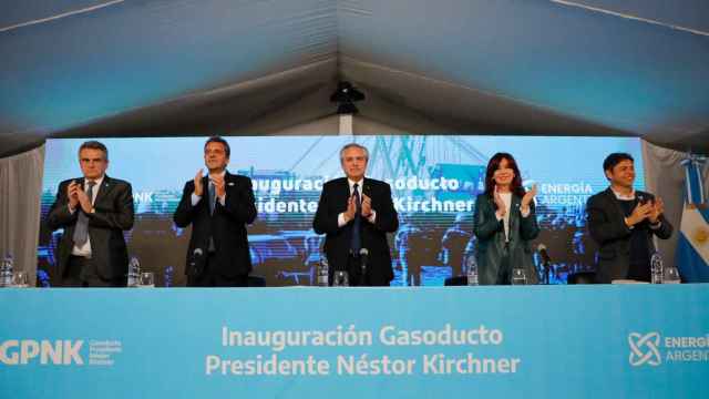Agustín Rossi, Sergio Massa, Alberto Fernández, Cristina Fernández de Kirchner y Axel Kicillof.