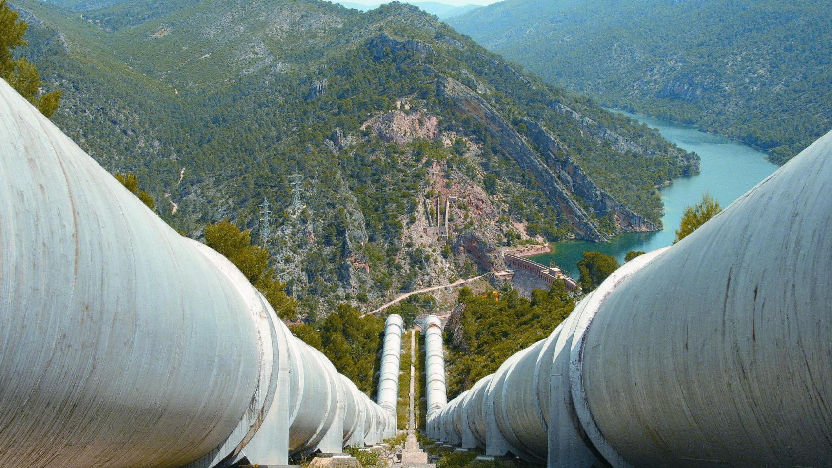 Tuberías de impulsión del embalse de Bolarque que suministra agua al trasvase Tajo-Segura.