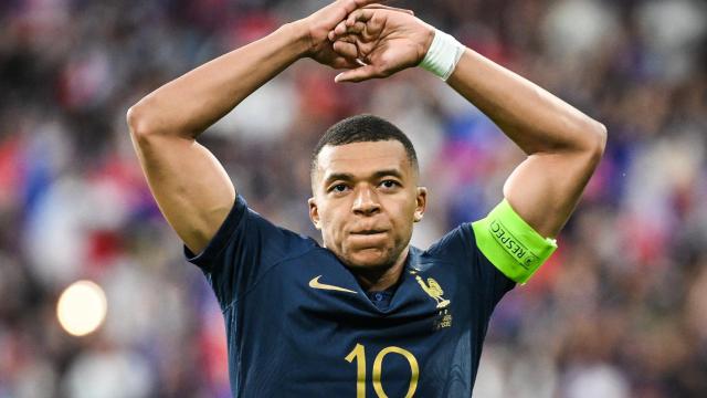 Kylian Mbappé, celebrando un gol con la selección de Francia en partido de clasificación para la Eurocopa 2024