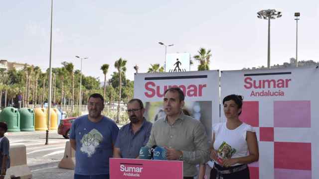 El candidato número uno de Sumar al Congreso por Málaga, Toni Valero, en rueda de prensa.