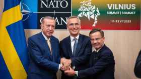 Recep Tayipp Erdogan, Jens Stoltenberg y Ulf Kristersson, tras el acuerdo de este lunes en Vilna