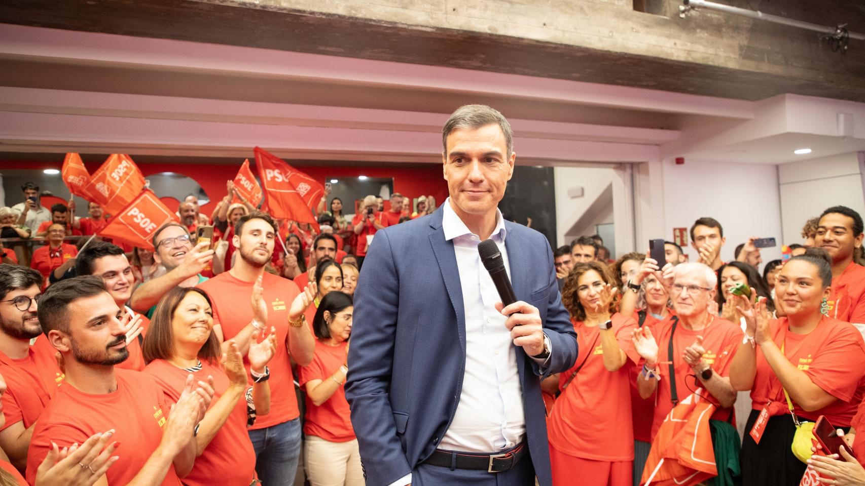 Pedro Sánchez celebra en Ferraz su intervención en el cara a cara