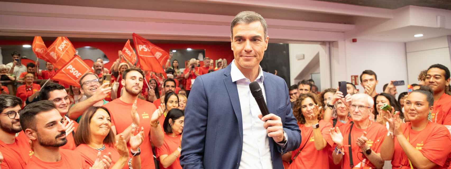 Pedro Sánchez celebra en Ferraz su intervención en el cara a cara