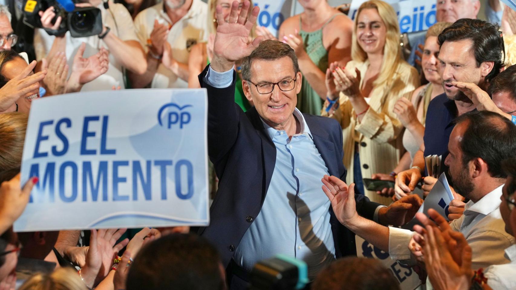 Alberto Núñez Feijóo, ovacionado a su llegada a Génova tras el debate.