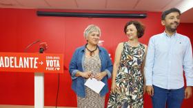 Elena Diego, Eva Granados y Fran Díaz, haciendo campaña del PSOE esta mañana