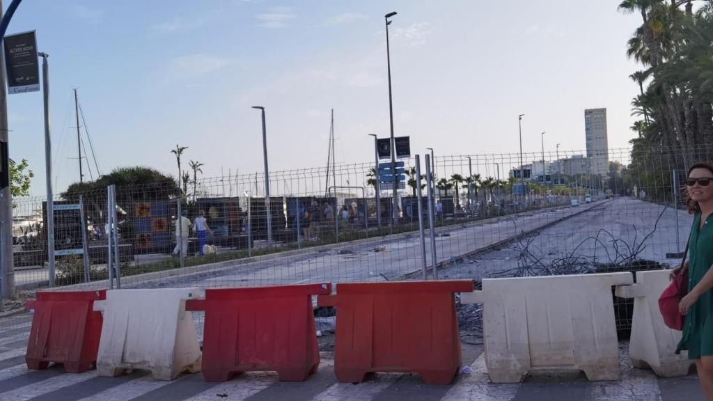 Corte de tráfico en el Frente Litoral de la ciudad de Alicante.