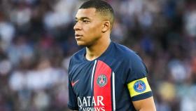 Kylian Mbappé, con el brazalete de capitán del PSG