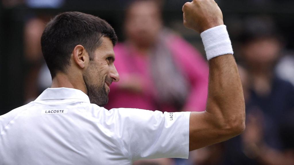Novak Djokovic, sacando el puño para celebrar un juego ante Rublev