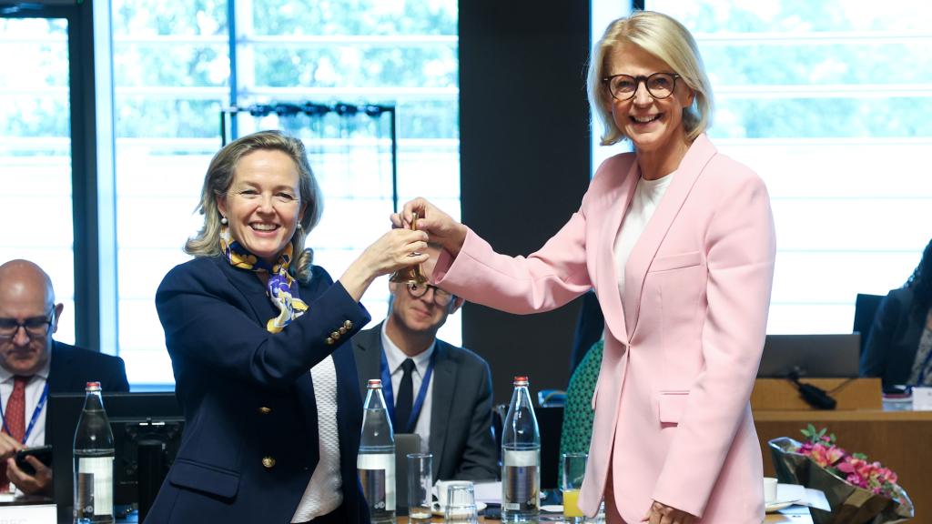 La vicepresidenta Nadia Calviño presidirá este viernes la reunión del Ecofin tras recibir el relevo de la presidencia sueca.