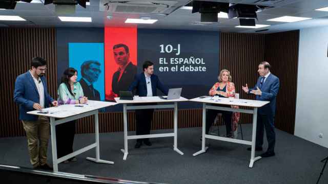 El Español en el debate, presentado por Arturo Criado, contó con el análisis del director de EL ESPAÑOL, Pedro J. Ramírez, pero también de Esther Esteban, Lorena Maldonado y Guillermo del Valle